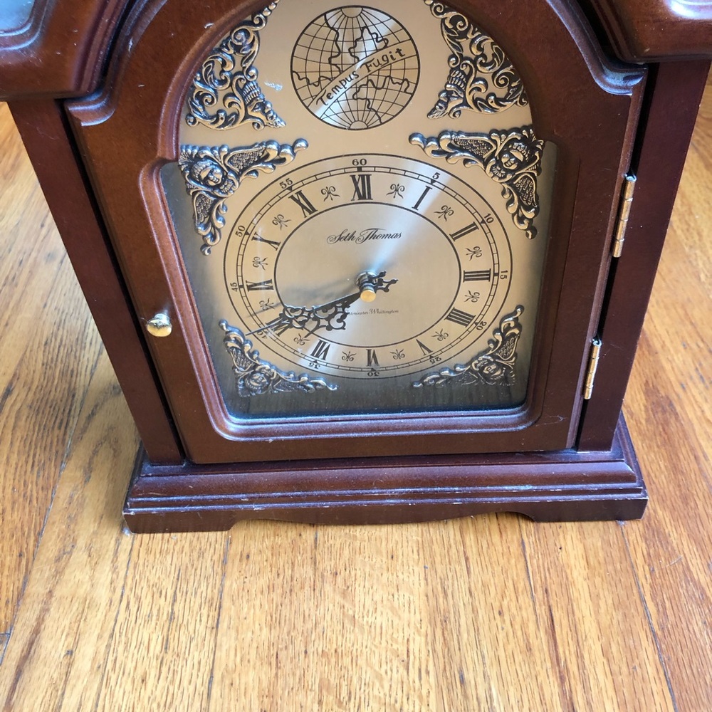 Seth Thomas Brown Wooden Mantel Clock - Elegant Home Wall Decor